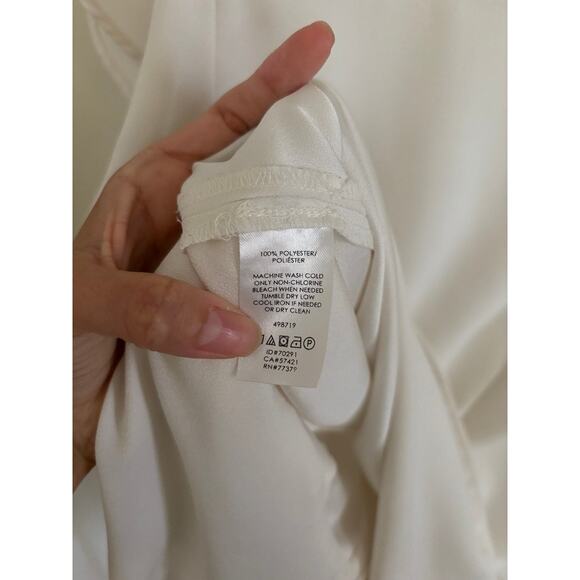 Ann Taylor Top Women's 6 White Ruffle Shoulder Blouse Lightweight - Picture 4 of 6